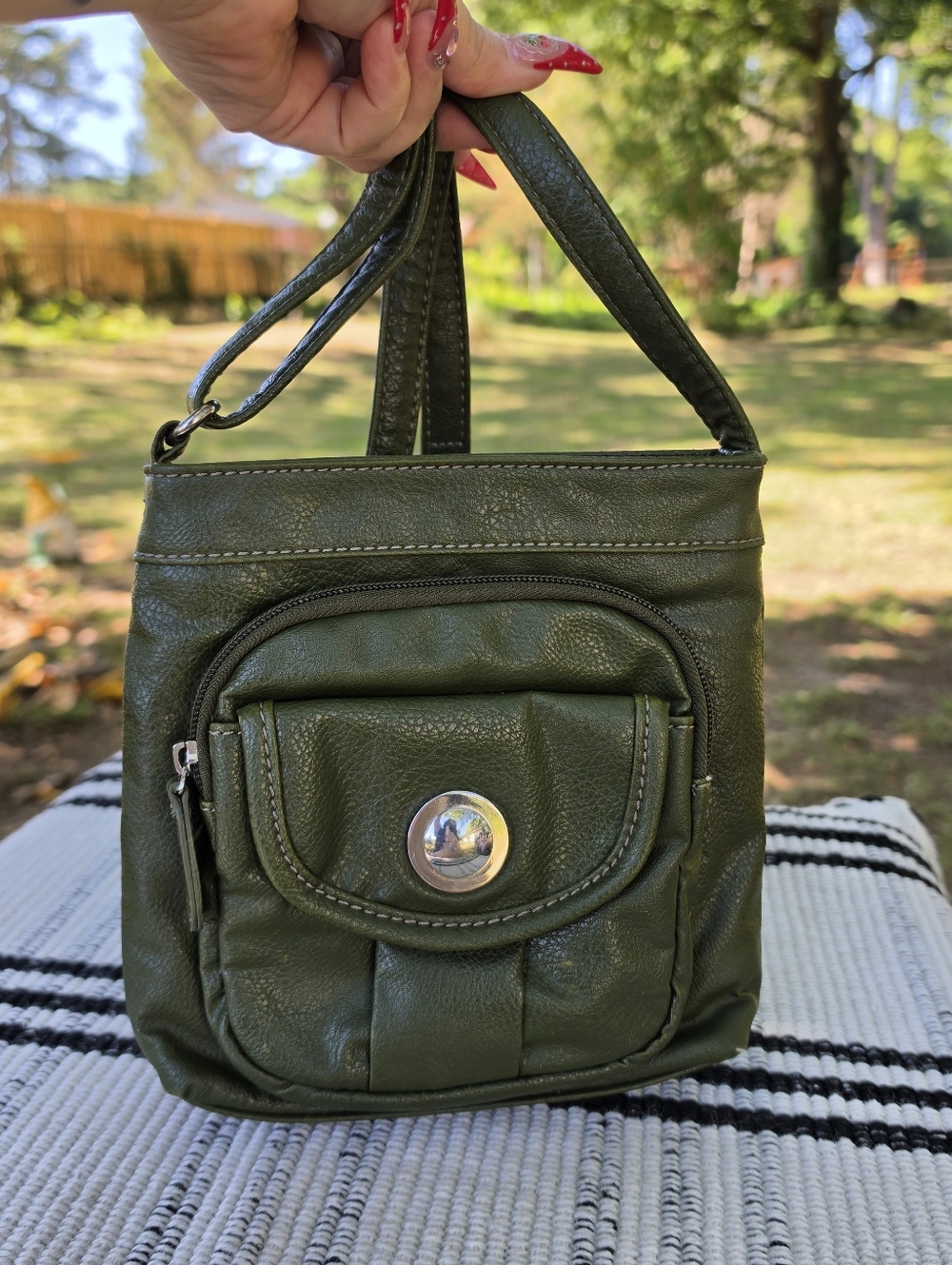 Olive green Attention crossbody purse with dual front pockets